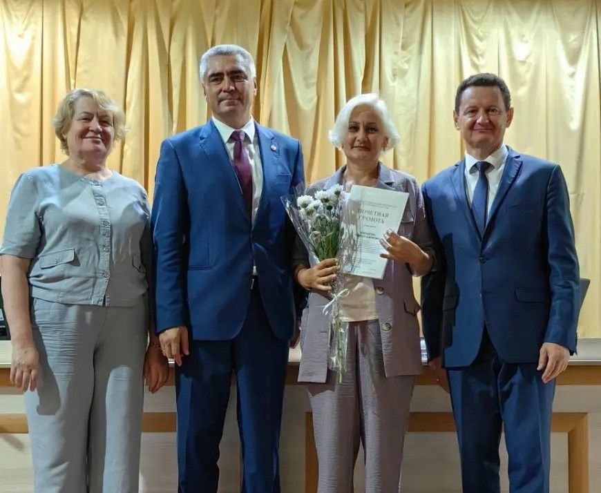 В зале не было учителя, который не получил награду