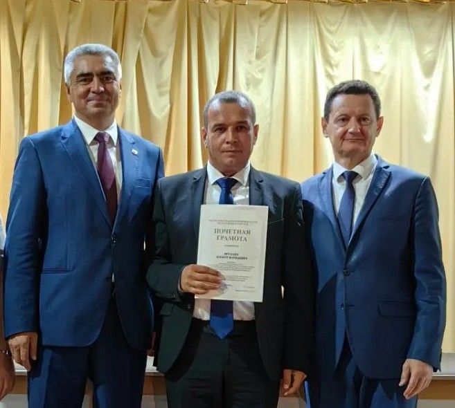В зале не было учителя, который не получил награду