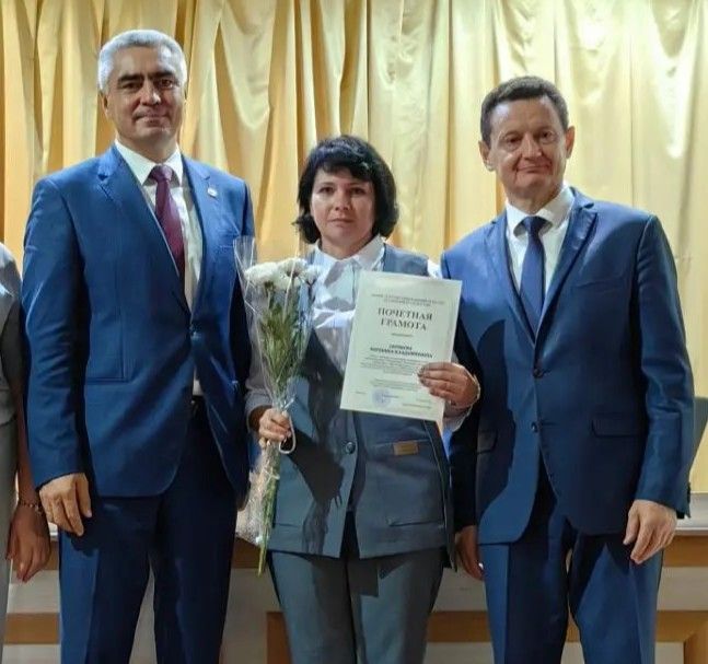 В зале не было учителя, который не получил награду