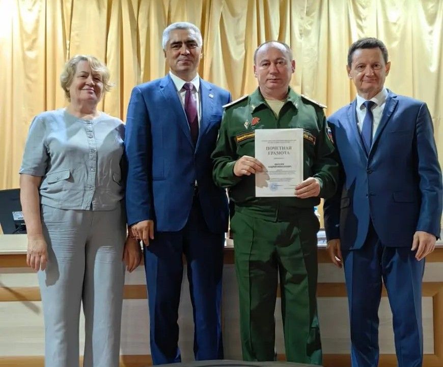 В зале не было учителя, который не получил награду