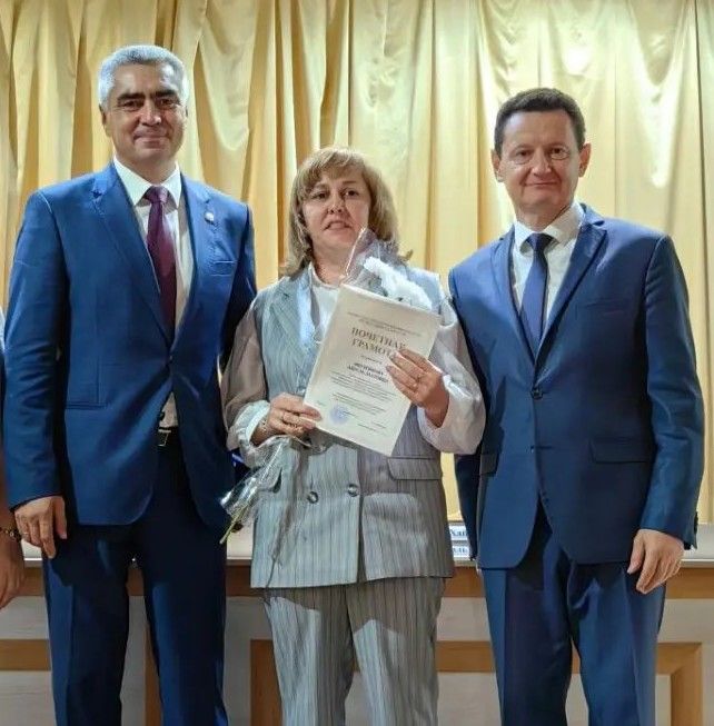 В зале не было учителя, который не получил награду
