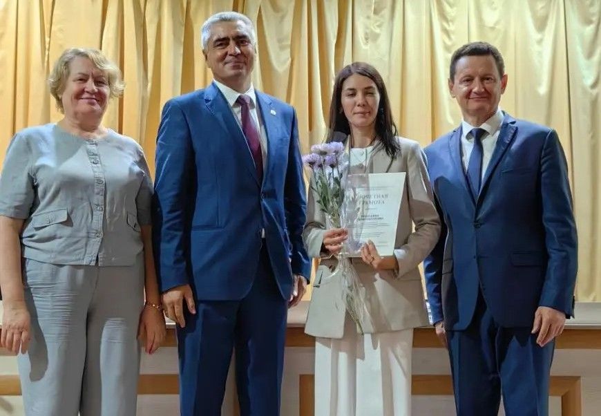 В зале не было учителя, который не получил награду