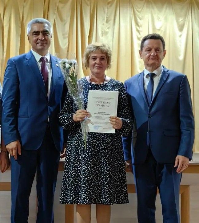 В зале не было учителя, который не получил награду
