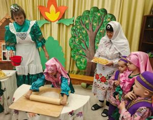 Воспитанники детского сада «Солнышко» научились готовить чак-чак
