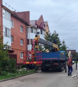 На доме 9а по улице Комарова в Камском Устье завершается ремонт кровли