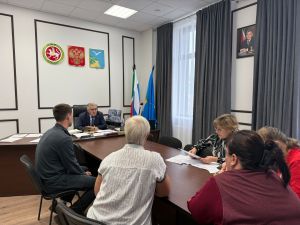 Глава района выслушал проблемы камскоустьинцев