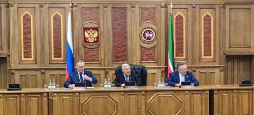 Председатель Госсовета РТ Фарит Мухаметшин поздравил журналистов с Днем печати РТ