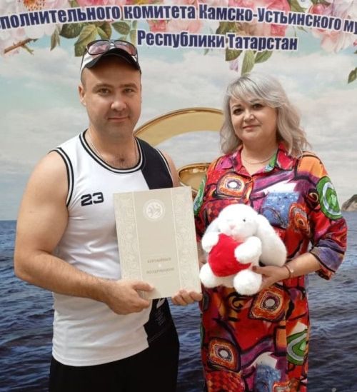В камскоустьинском ЗАГСе поздравили семью с рождением второго ребенка