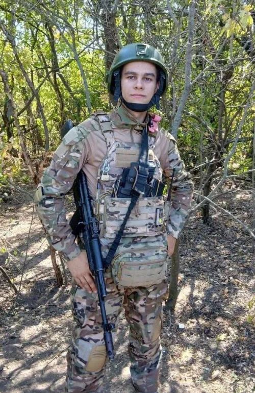 Одним цветком земля беднее стала, одной звездой богаче стали небеса