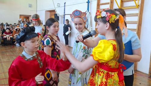 Ученики Затонской школы передали народный колорит через танец