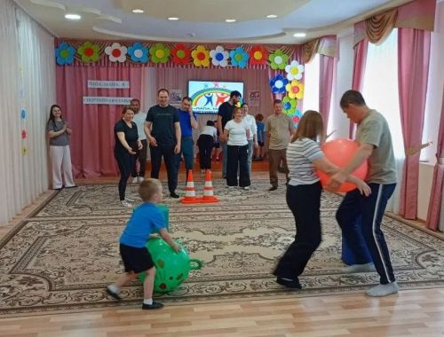 В детском саду «Радуга» прошла спортивная семейная эстафета
