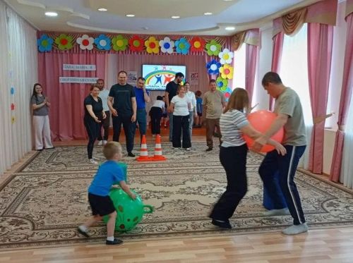 В детском саду «Радуга» прошла спортивная семейная эстафета