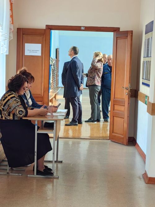 Все спецслужбы прибыли к многоквартирному дому