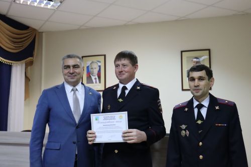 Семь медалей вручили полицейским Камского Устья