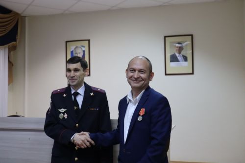 Семь медалей вручили полицейским Камского Устья