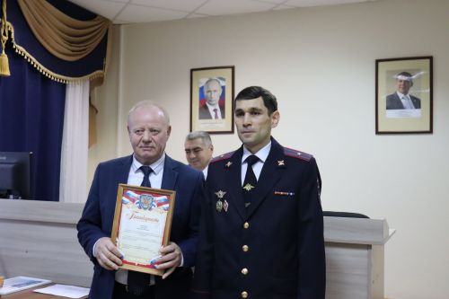 Семь медалей вручили полицейским Камского Устья