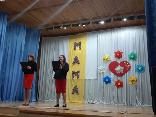 Концерт ко Дню Матери собрал полный зал