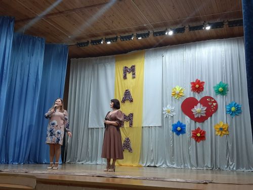 Концерт ко Дню Матери собрал полный зал