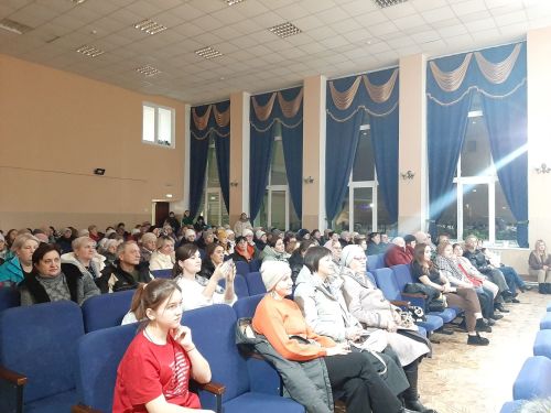 Концерт ко Дню Матери собрал полный зал