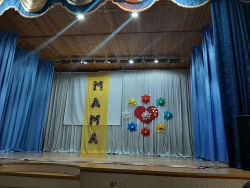 Концерт ко Дню Матери собрал полный зал