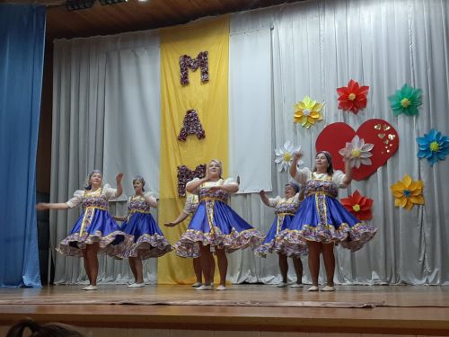 Концерт ко Дню Матери собрал полный зал
