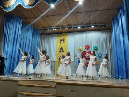 Концерт ко Дню Матери собрал полный зал