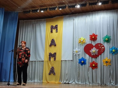 Концерт ко Дню Матери собрал полный зал