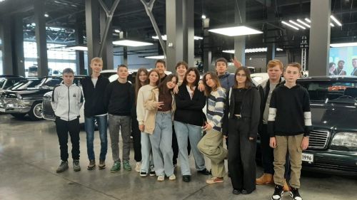 Школьники оценили ретроавтомобили