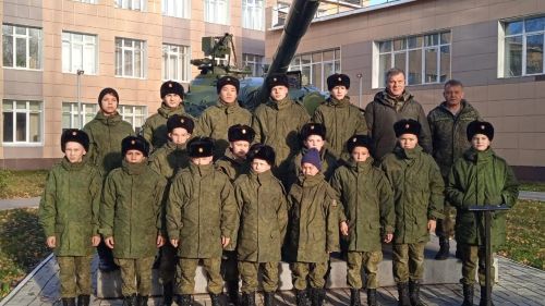 Камскоустьинцы совершают прыжки с парашютной вышки + ФОТО