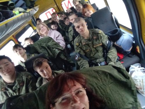 Камскоустьинцы совершают прыжки с парашютной вышки + ФОТО