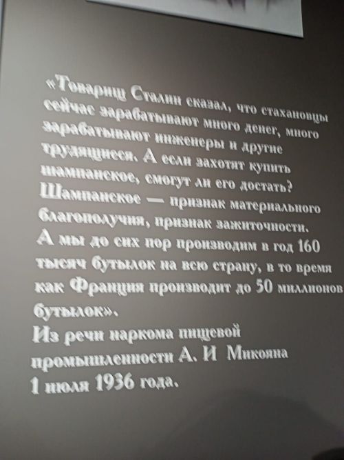 Абрау-Дюрсо:  горное озеро, знаменитое шампанское и шоу фонтанов