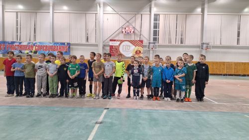 В спорткомплексе прошли предновогодние соревнования по футболу