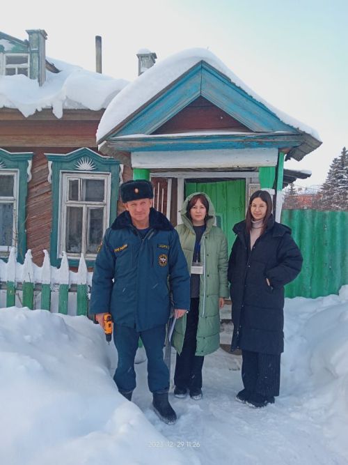 Праздник без опасности встретят еще пять семей камскоустьинцев