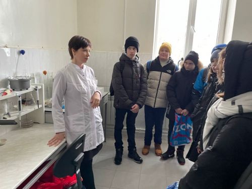 Ветеринарные врачи провели для школьников экскурсию