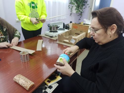 В Кирельском СДК занялись изготовлением блиндажных свечей
