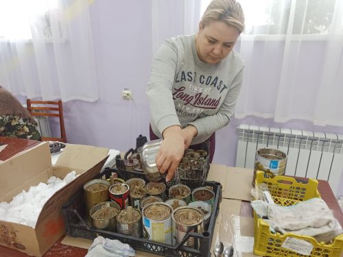 В Кирельском СДК занялись изготовлением блиндажных свечей