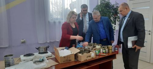 В Кирельском СДК занялись изготовлением блиндажных свечей