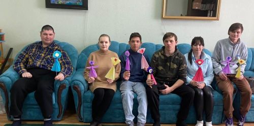 В Камском Устье делали куклу -МАСЛЕНИЦУ