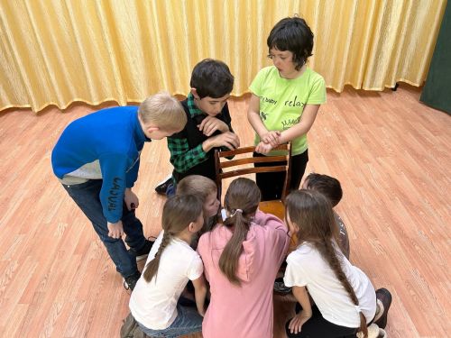Нескучные каникулы проводят школьники