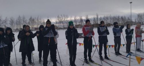 Школьники снова вышли на лыжную трассу