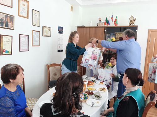 В ЦРБ в преддверии 8 Марта поздравили сотрудниц ЦРБ - мам и жен мобилизованных