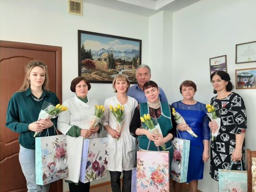 В ЦРБ в преддверии 8 Марта поздравили сотрудниц ЦРБ - мам и жен мобилизованных