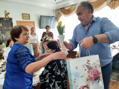 В ЦРБ в преддверии 8 Марта поздравили сотрудниц ЦРБ - мам и жен мобилизованных
