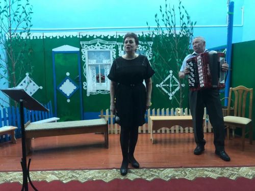 В клубах района было ярко, весело и празднично