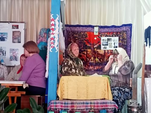 В деревне Варварино огни не погашены, а на сцене – песня