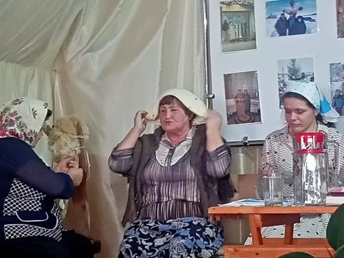 В деревне Варварино огни не погашены, а на сцене – песня