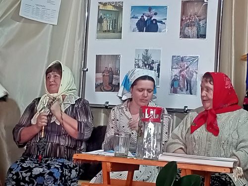 В деревне Варварино огни не погашены, а на сцене – песня