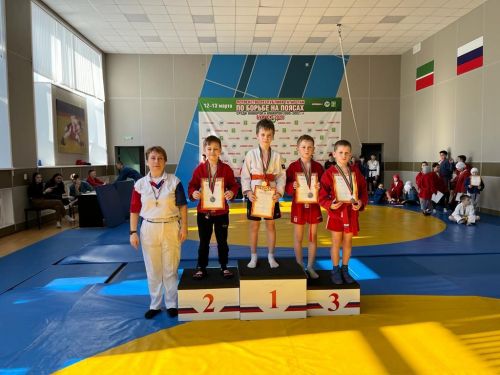 Камскоустьинские самбисты накануне праздника состязались в Буинске