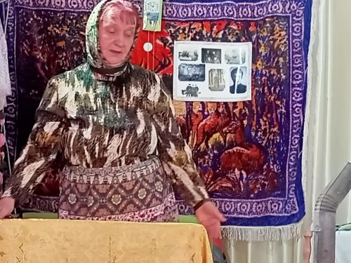 В деревне Варварино огни не погашены, а на сцене – песня