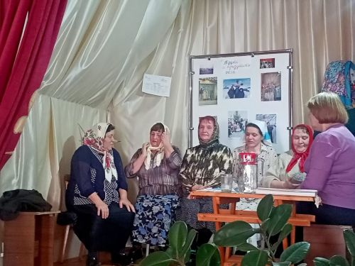 В деревне Варварино огни не погашены, а на сцене – песня